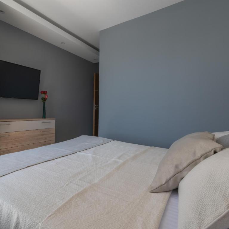 SYMPHONY - Deluxe Double Room with Balcony and Sea View - 6