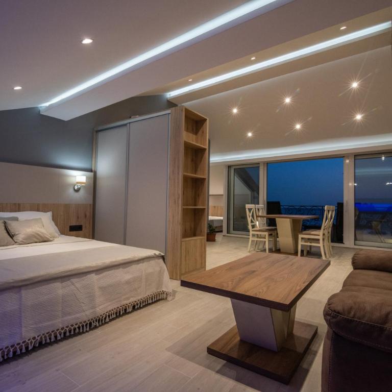 SYMPHONY - Deluxe Family Suite - 8
