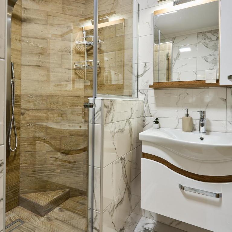 AquaLux 2 - One-Bedroom Apartment - 9