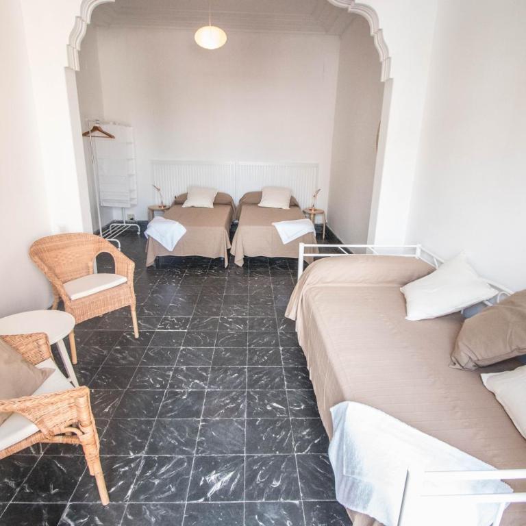 Rotaret - Triple Room with Balcony and Shared Bathroom - 1