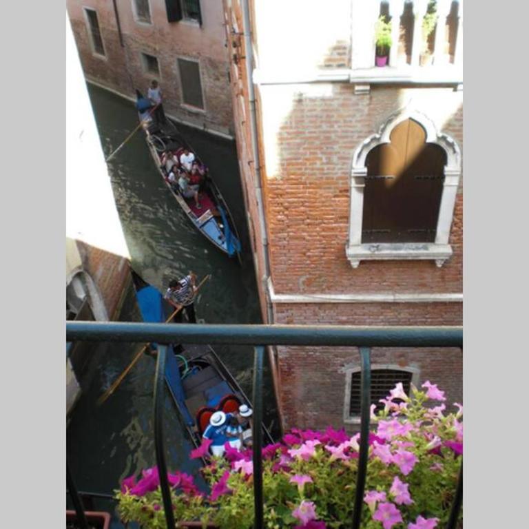 Leoncini with a wonderful canal view - One-Bedroom Apartment - 17