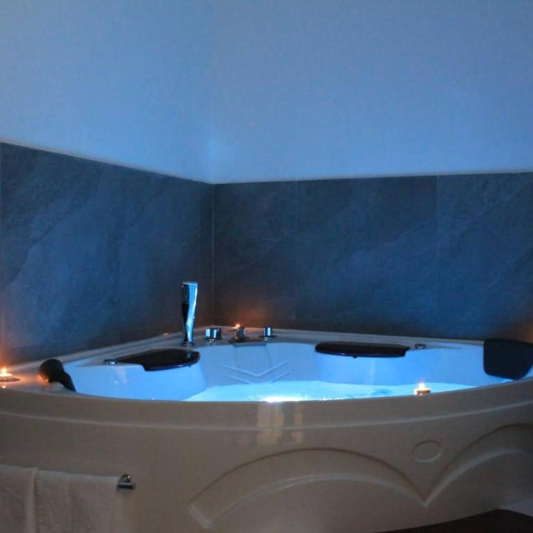 Hotel Carlone - Suite con Vasca Idromassaggio - 2