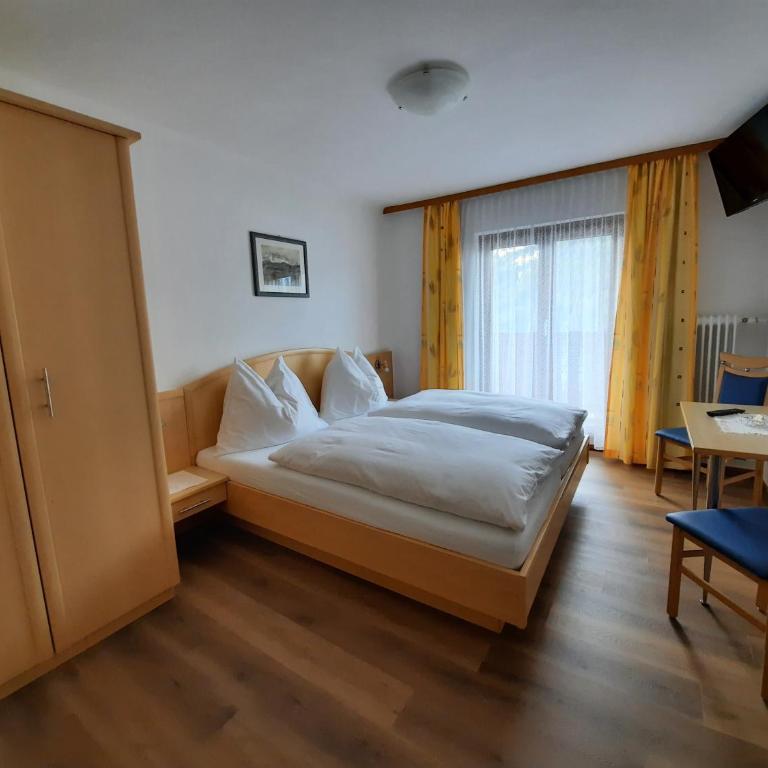 Pension Aberger - Joker Card inclusive - Doppelzimmer mit Balkon - 1