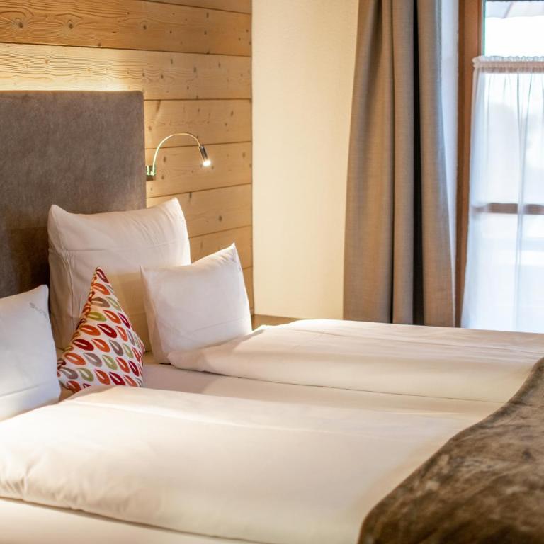 Hotel Bad Rain mit Oberstaufen PlusGolf - Deluxe Doppelzimmer mit Südbalkon und Bergblick - 3