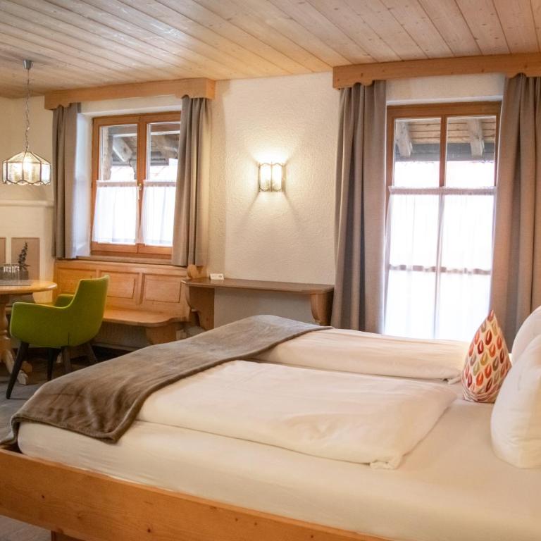 Hotel Bad Rain mit Oberstaufen PlusGolf - Deluxe Doppelzimmer mit Südbalkon und Bergblick - 1