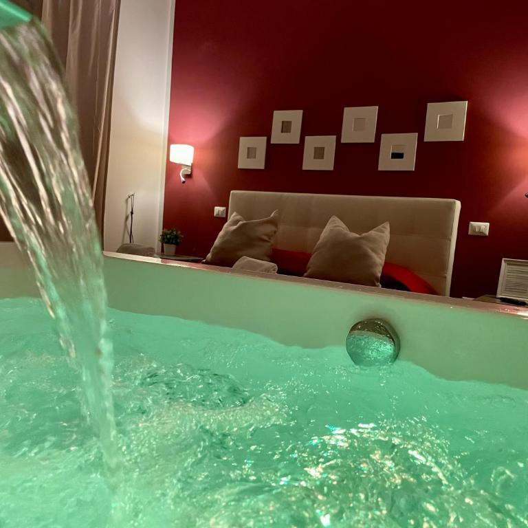 Le Coq Suites - Camera Queen con Vasca Idromassaggio - 5