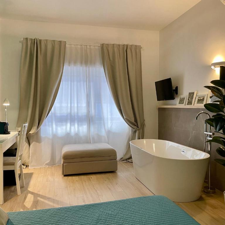 Le Coq Suites - Camera Matrimoniale con Vasca Idromassaggio - 10