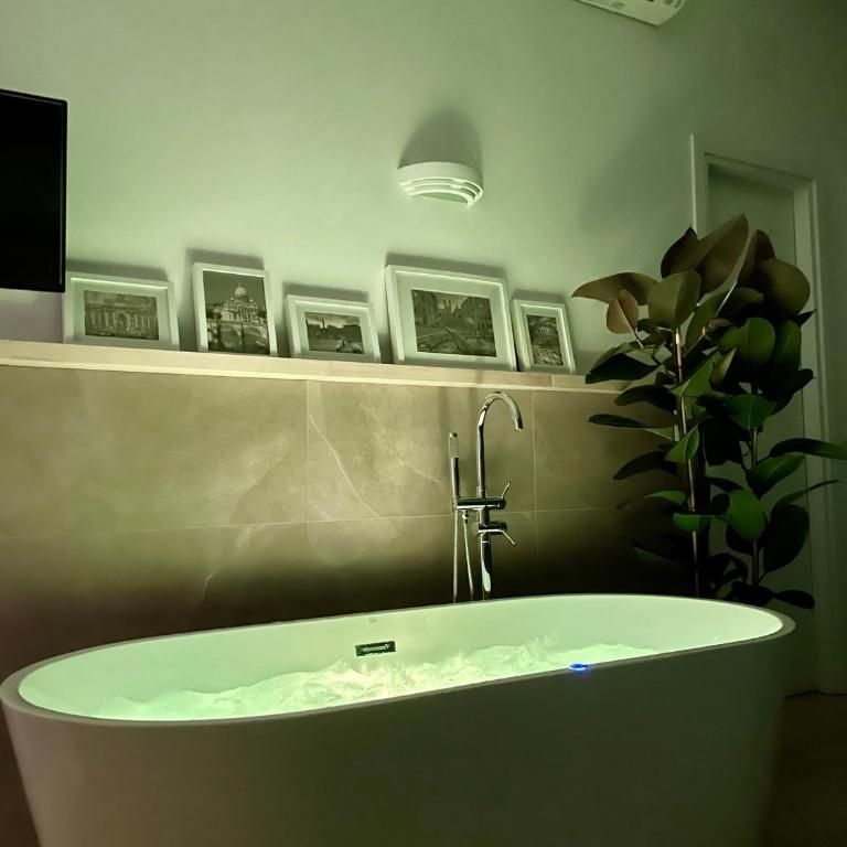 Le Coq Suites - Camera Matrimoniale con Vasca Idromassaggio - 5