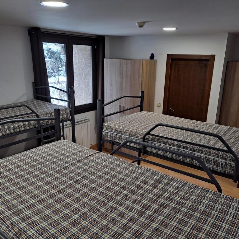 Albergue de Benabarre - Habitación Familiar con baño privado - 1