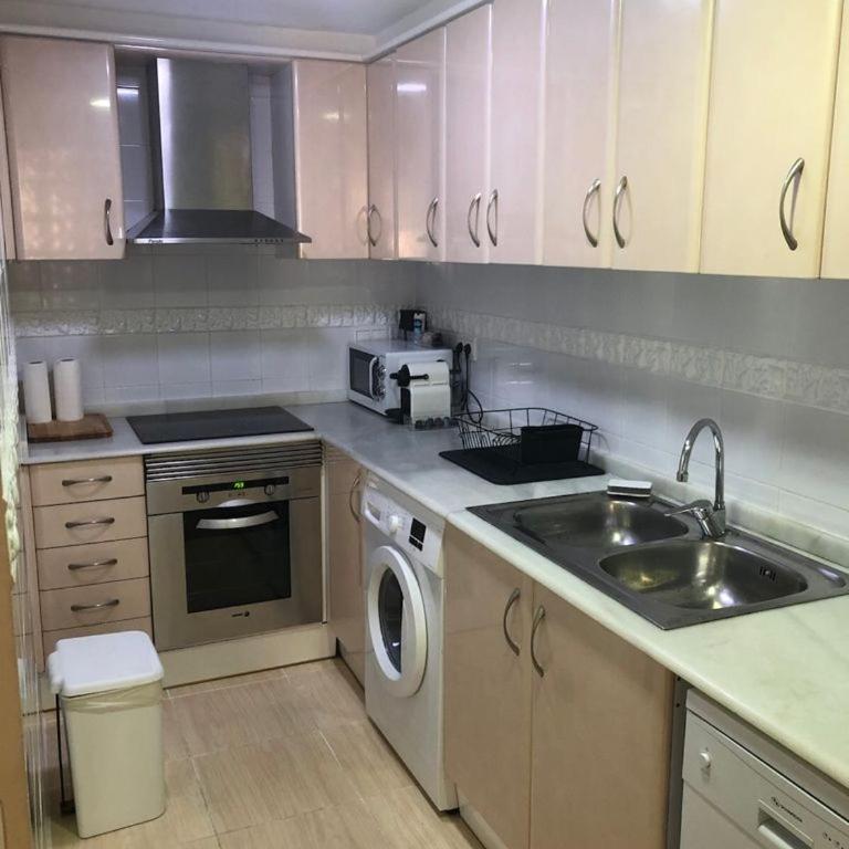 No turistic rental, Duplex penthouse in the historic center, Valencia, ideal for those looking to stay in the city for a season, including professionals and students - Three-Bedroom Apartment - 8