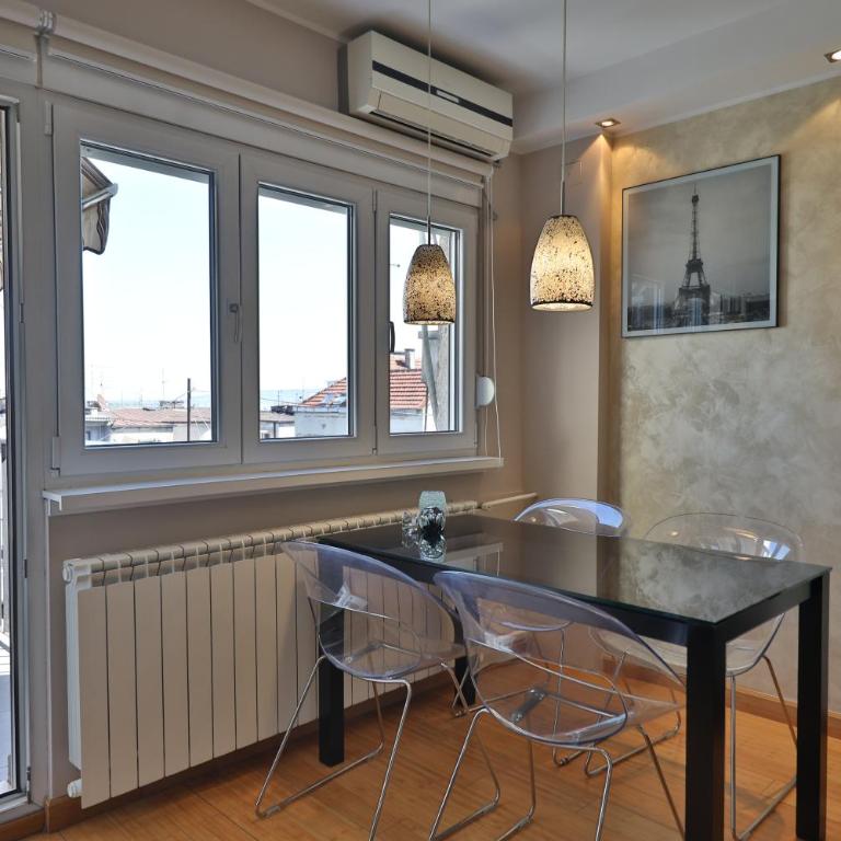 Business & Travel Apartments - One-Bedroom Apartment with Terrace - 10