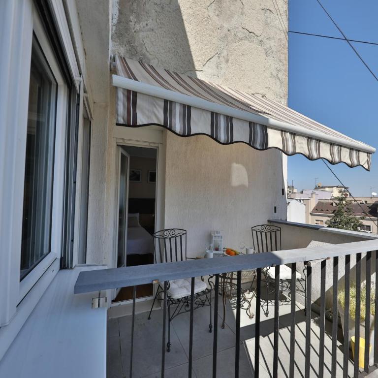 Business & Travel Apartments - One-Bedroom Apartment with Terrace - 19