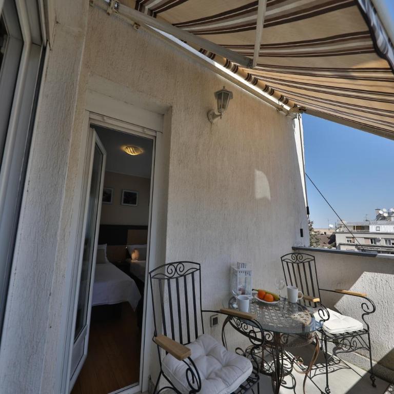 Business & Travel Apartments - One-Bedroom Apartment with Terrace - 17