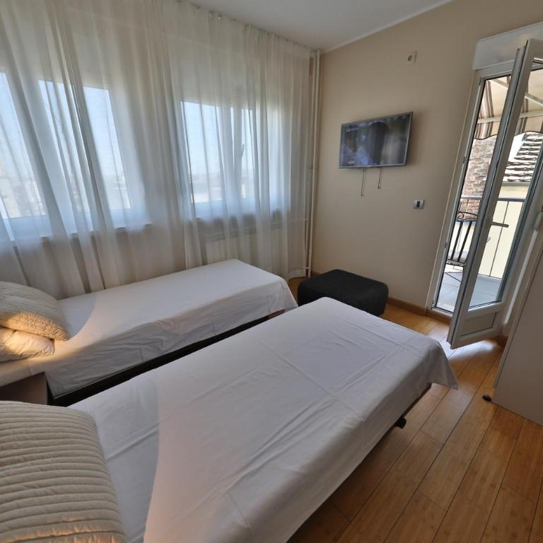 Business & Travel Apartments - One-Bedroom Apartment with Terrace - 22