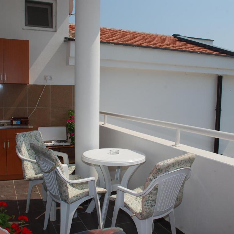 Guest House Nura - Studio with Balcony (4 Adults) - 2