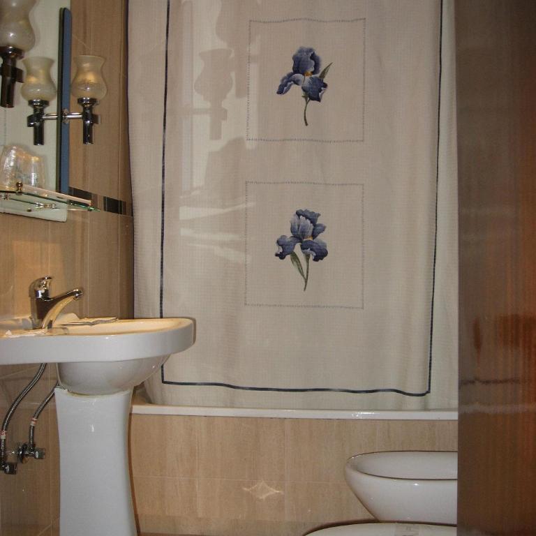 Hostal Maria Cristina - Habitación Triple - 6