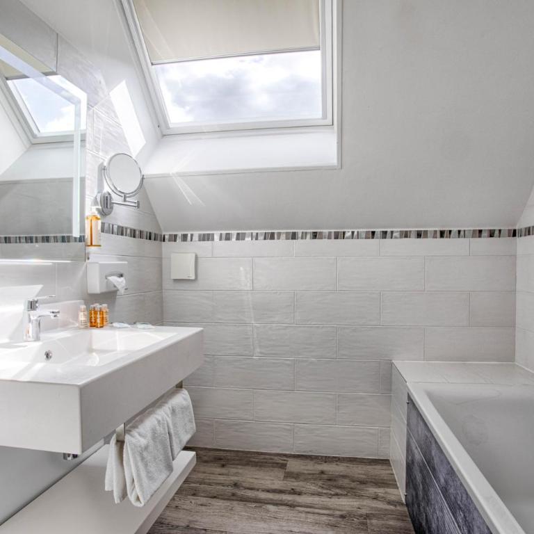 Mercure Cabourg Hôtel & Spa - Suite Privilège avec 1 Lit Double et 1 Canapé-Lit - 6