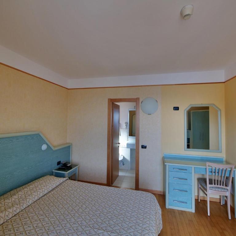Hotel Residence Mondial - Camera Matrimoniale - 5