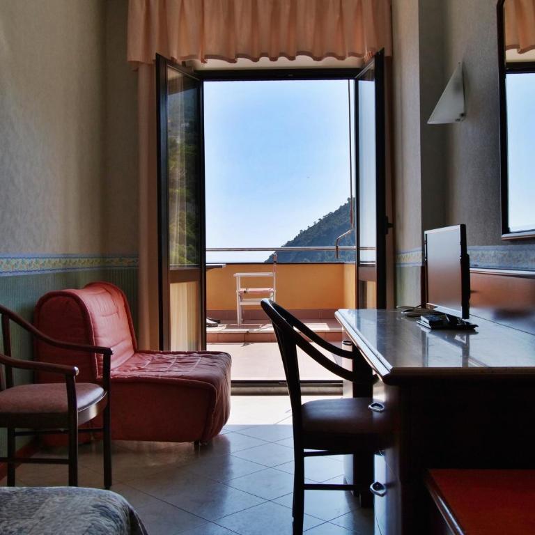 Hotel Residence Mondial - Camera Matrimoniale con Vista Mare - 8