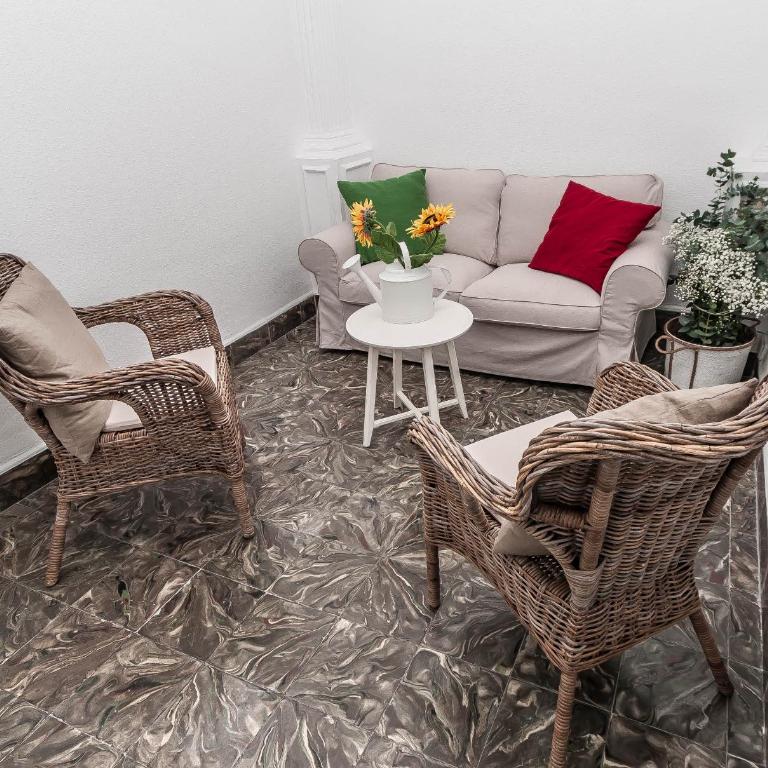 Rotaret - Double Room with Shared Bathroom - 5