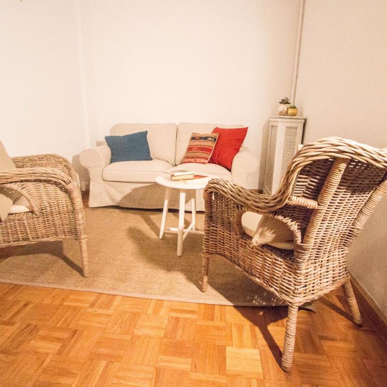 Rotaret - Double Room with Balcony and Shared Bathroom - 4