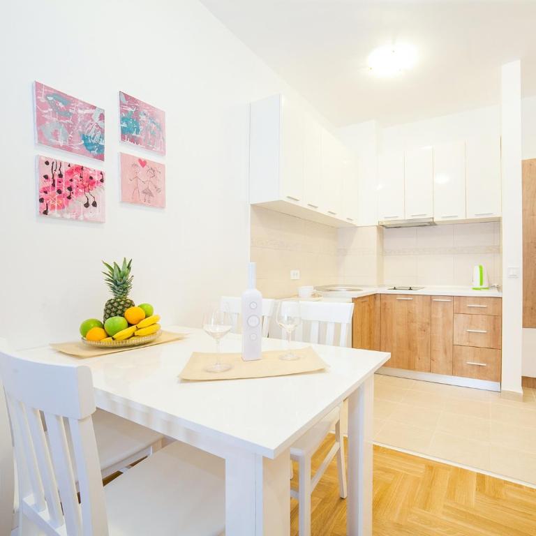 Peace 2 Apartments with parking - Two-Bedroom Apartment with Balcony - 4