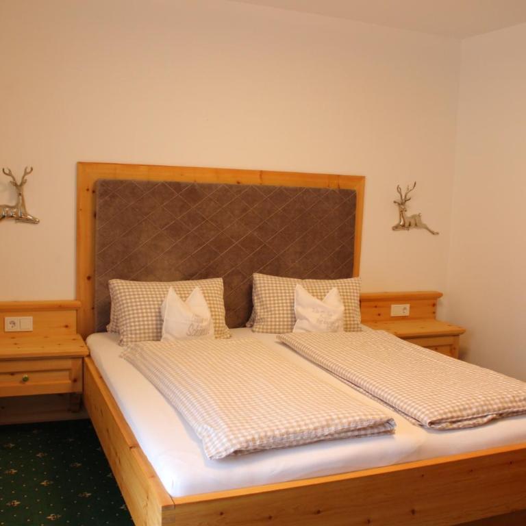 Bio-Bauernhof Vordergrubenbach - Familie Oberascher - Doppelzimmer mit Gartenblick - 1