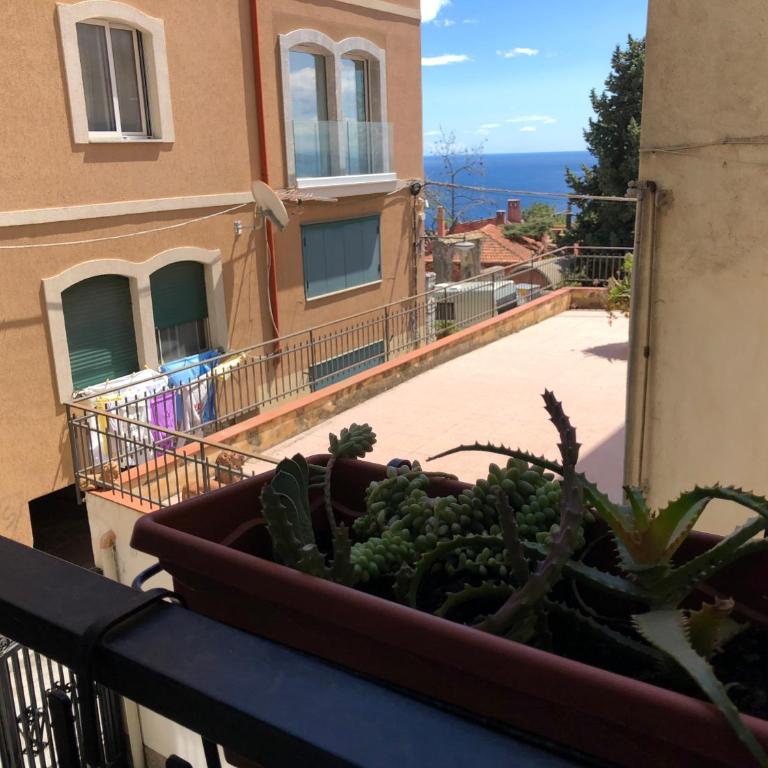 B&B Antonella - Camera Matrimoniale con Balcone - 12