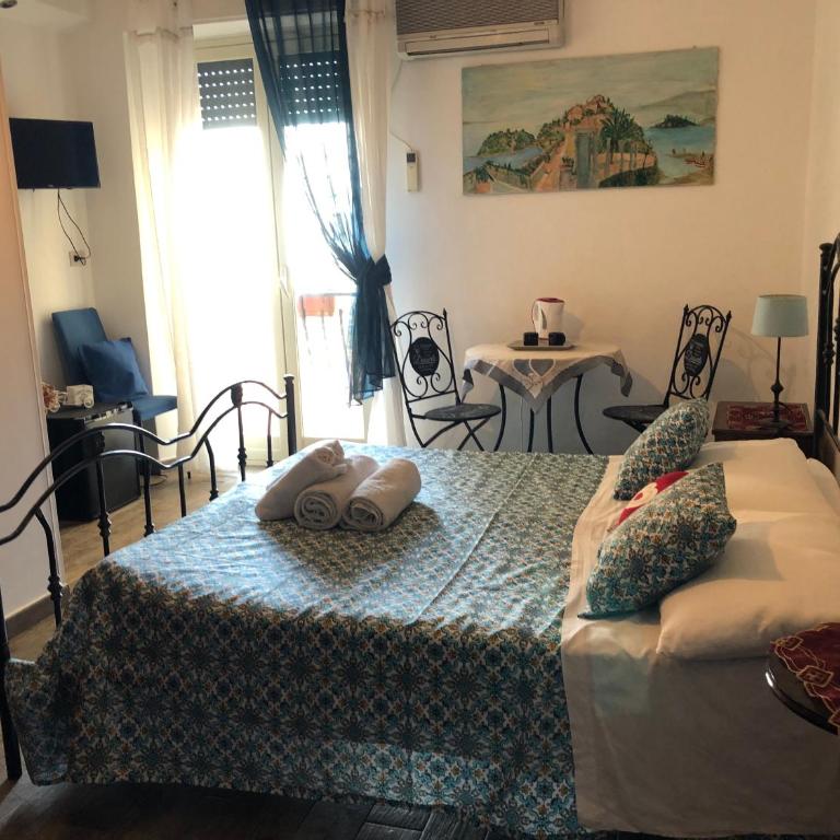 B&B Antonella - Camera Matrimoniale con Balcone - 11