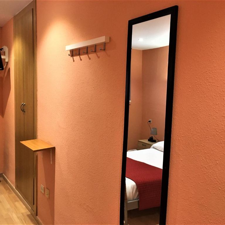 Hotel Roc de St Miquel & Apartment - Habitación Doble Económica Pequeña - 4