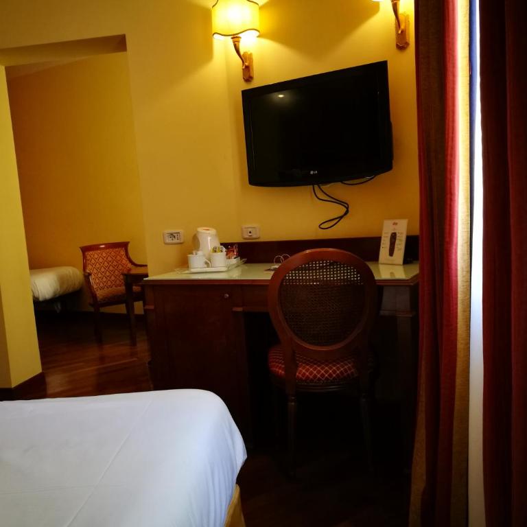 Best Western Ai Cavalieri Hotel - Camera Standard Doppia con Letti Singoli - 6