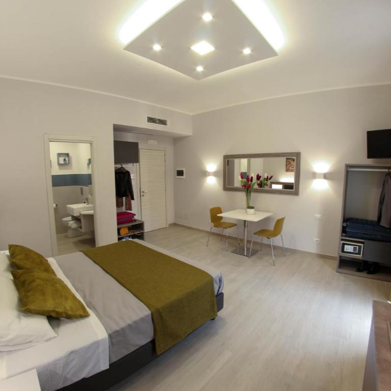 YEASY smart rooms Cefalù - Camera Familiare con Balcone - 9