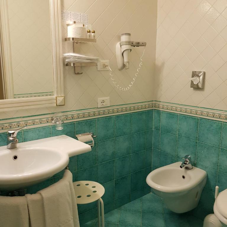 Hotel La Vue d'Or - Double Room with Balcony - 4