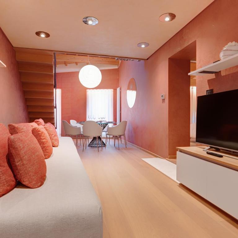 1881 LUXURY SUITES - Duplex Apartment - 1