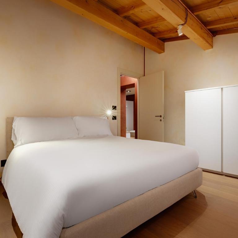 1881 LUXURY SUITES - Duplex Apartment - 6