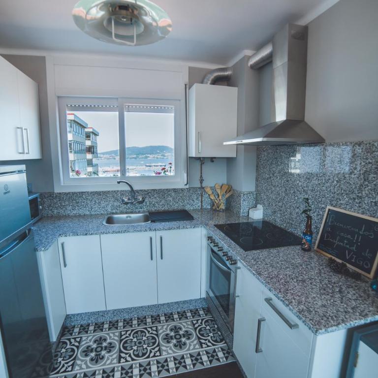 Ático con vistas entre centro y playa - Two-Bedroom Apartment - 14