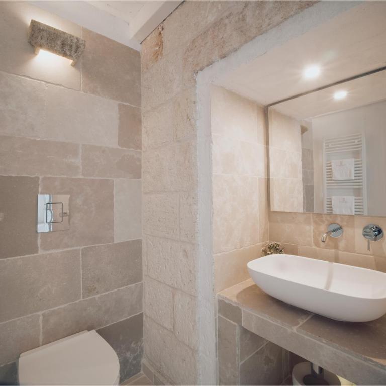 Vittorio Emanuele Charming Suites - Camera King con Vasca Idromassaggio - 2