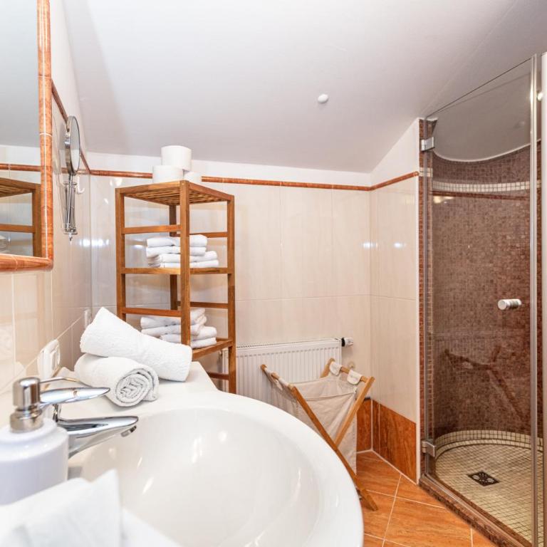 Feriengut Ottacherhof - Active Family Holiday in central Hollersbach - Standard Apartment mit 2 Schlafzimmern und Balkon - 10