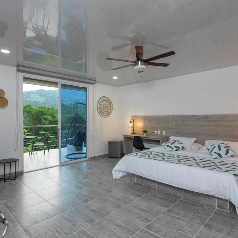 Hotel Natural Hill's by H&R - Suite with Balcony - 2