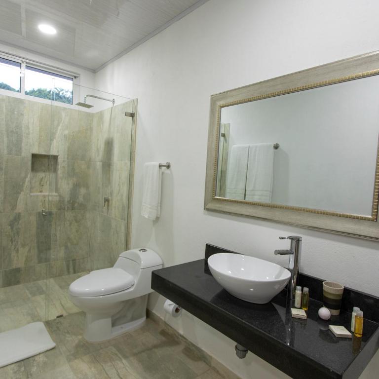 Hotel Natural Hill's by H&R - Habitación Familiar con balcón - 2