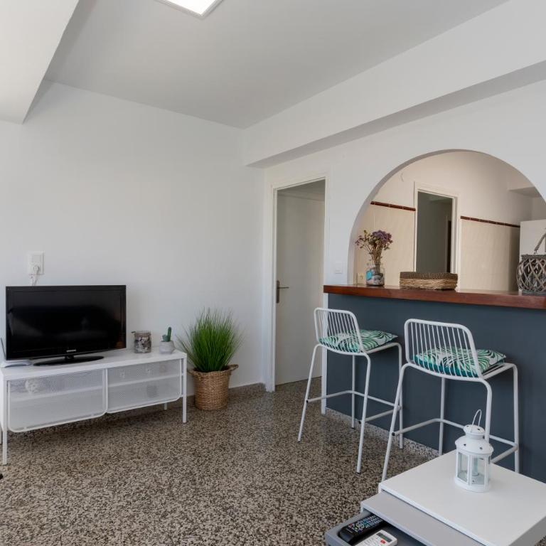 Los Chopos, 2 dormitorios, frente al mar, by Bookindenia - Apartamento de 2 dormitorios - 4