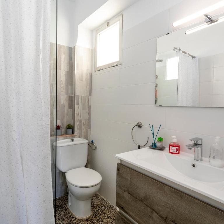 Los Chopos, 2 dormitorios, frente al mar, by Bookindenia - Apartamento de 2 dormitorios - 15