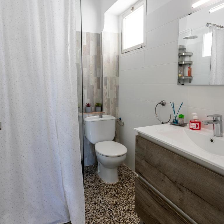 Los Chopos, 2 dormitorios, frente al mar, by Bookindenia - Apartamento de 2 dormitorios - 16