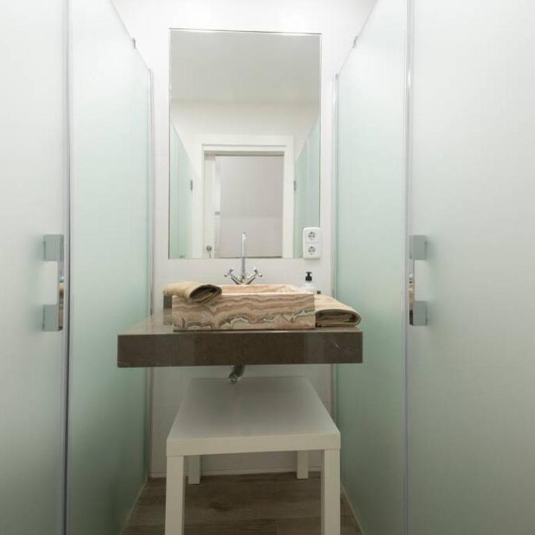Precioso Piso en Paseo de la Bomba free parking - Two-Bedroom Apartment - 6