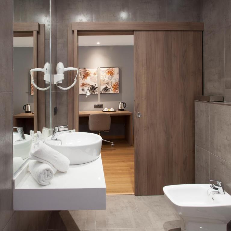 Hotel Colon Rambla - Suite Junior - 13