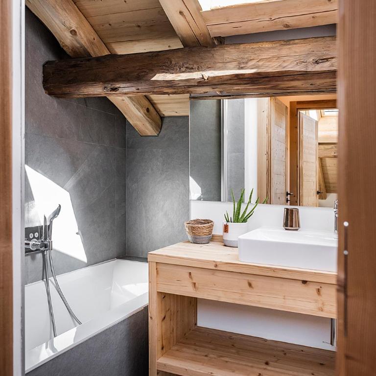 Nouveau et spacieux, Place de l'Eglise et terrasse privative - Appartement en Duplex - 16