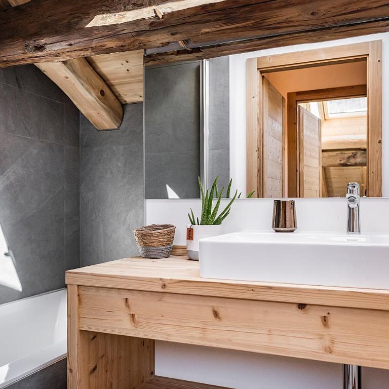 Nouveau et spacieux, Place de l'Eglise et terrasse privative - Appartement en Duplex - 18