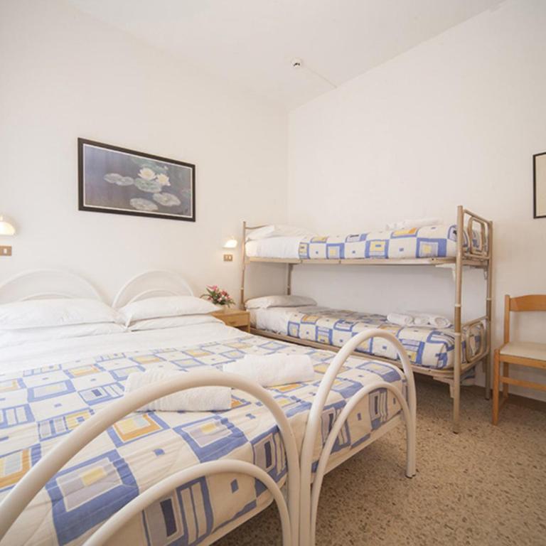 Hotel Gemini - Camera Quadrupla Economy - 2