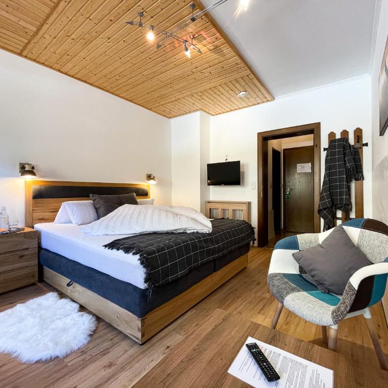 Zirbenhof - Zimmer mit Kingsize-Bett und Balkon - 5