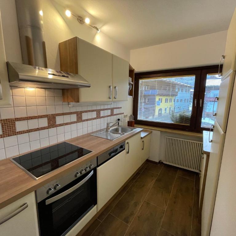 Absolute Active Mountain Resort - Apartment mit 3 Schlafzimmern, Balkon und Bergblick - 10